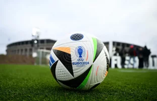 5530172_20231115t093712z-872977786-up1ejbf0qpx2s-rtrmadp-3-soccereuroball-1_ff.webp