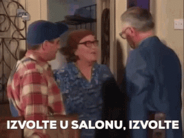riska-srecni-ljudi-kako-da-ne-izvolte-u-salonu.gif