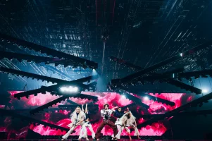 250507_Sarah Louise Bennett_EBU_16566-Enhanced-NR.webp